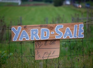 yard-sale-sign-fence